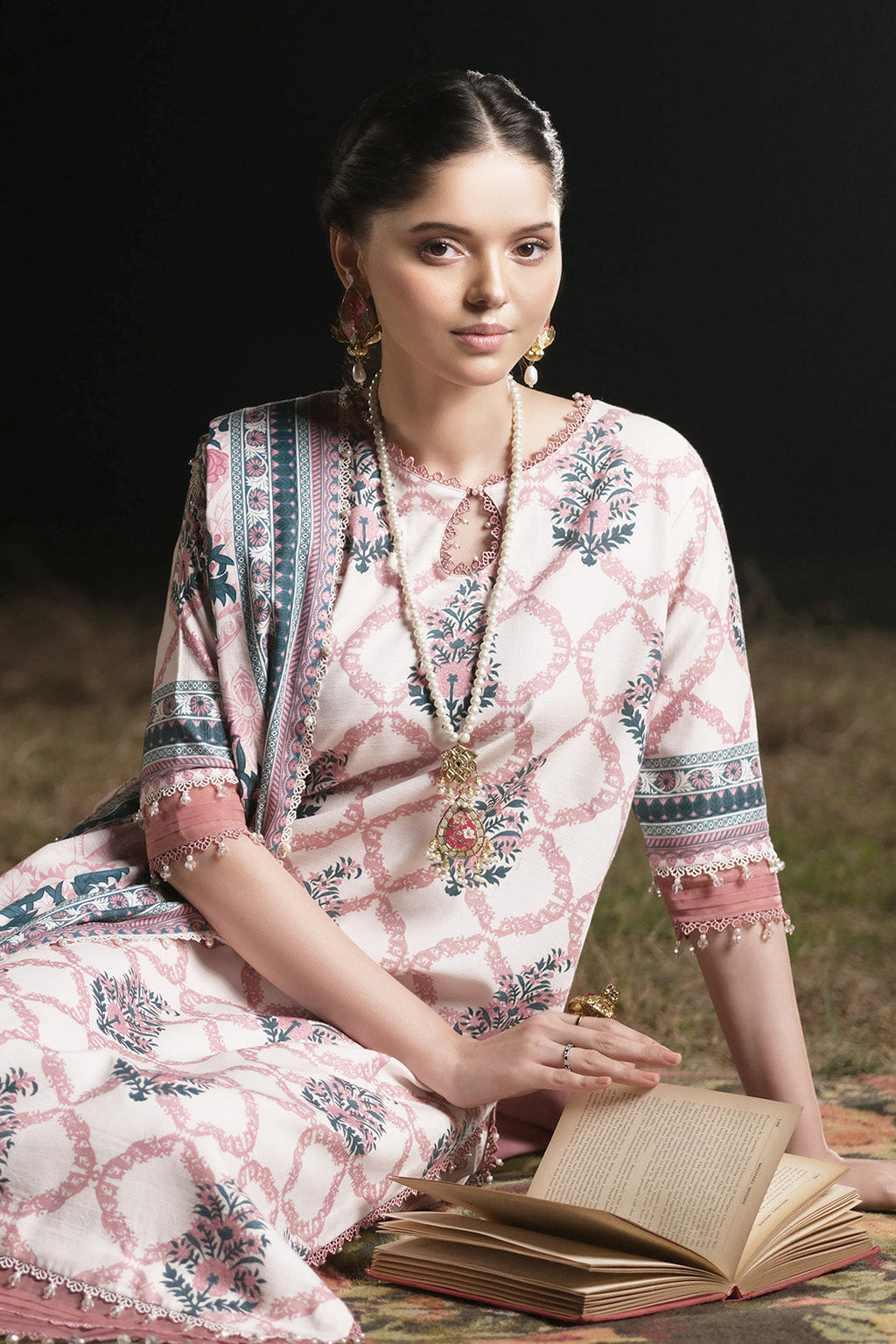 Printed - 3 Pc Khaddar Suit