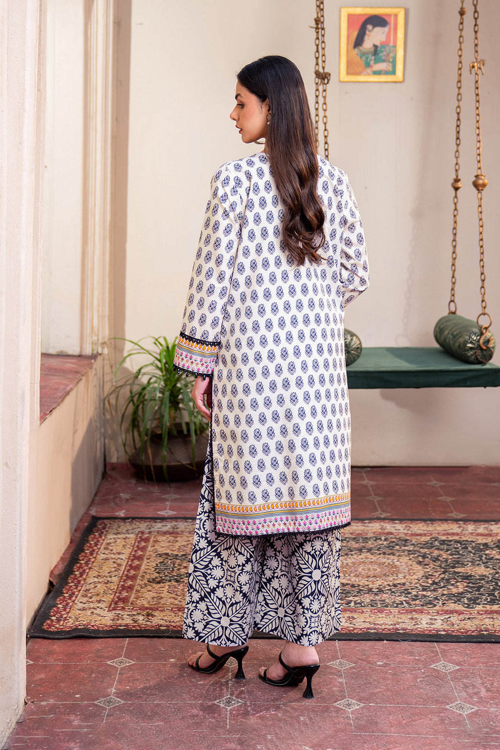 Embroidered - 2 Pc Lawn Suit