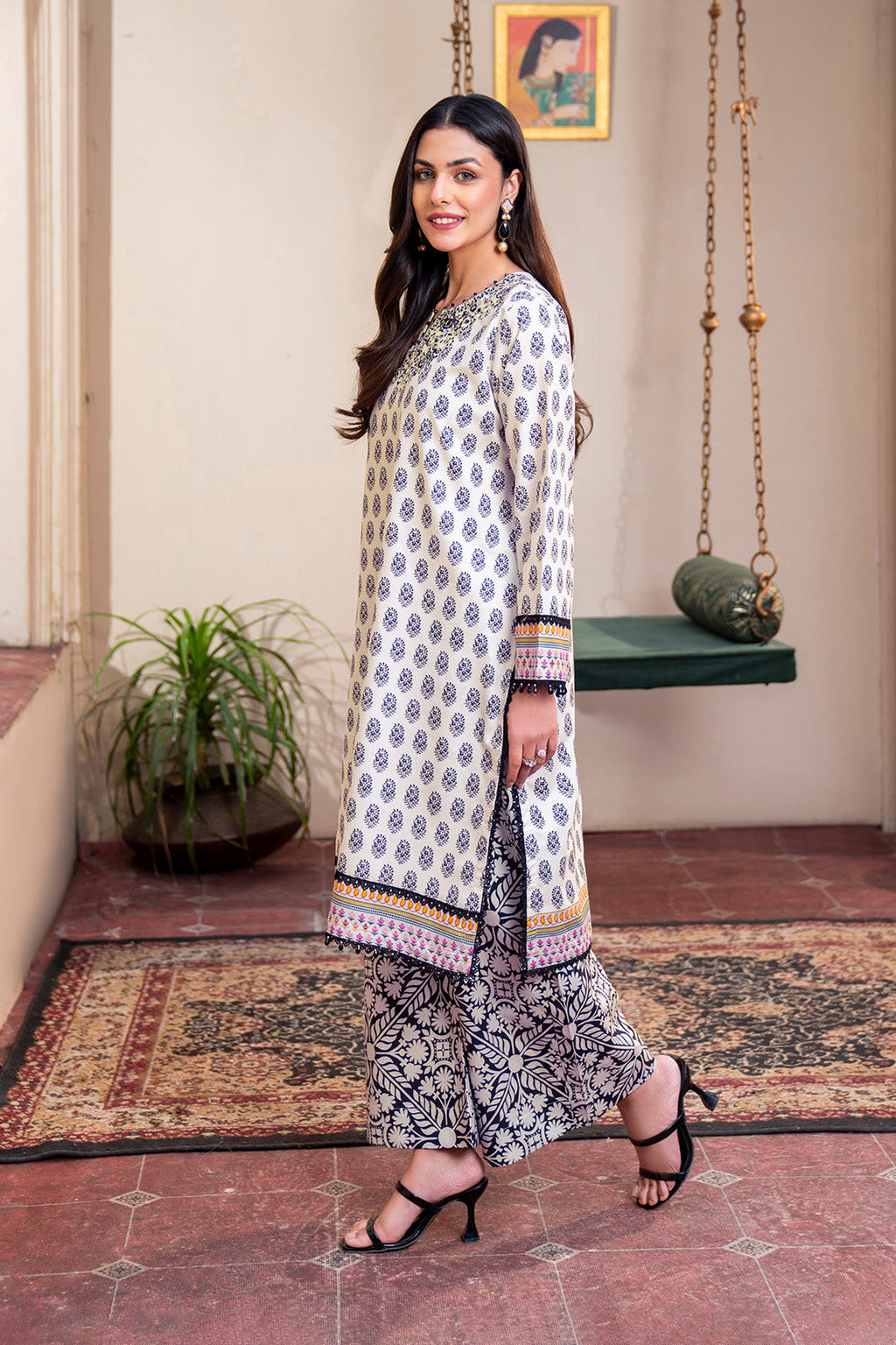 Embroidered - 2 Pc Lawn Suit
