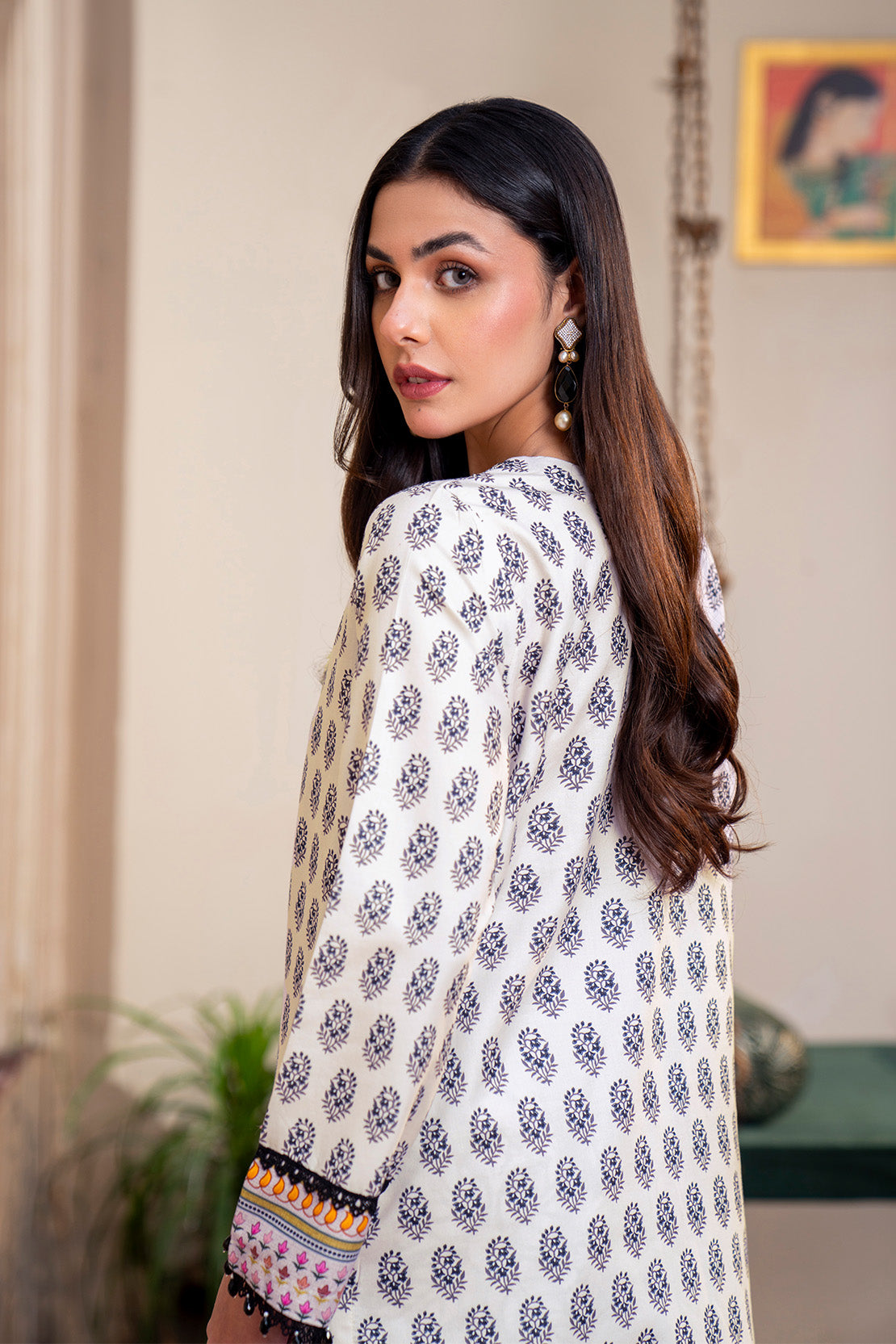 Embroidered - 2 Pc Lawn Suit
