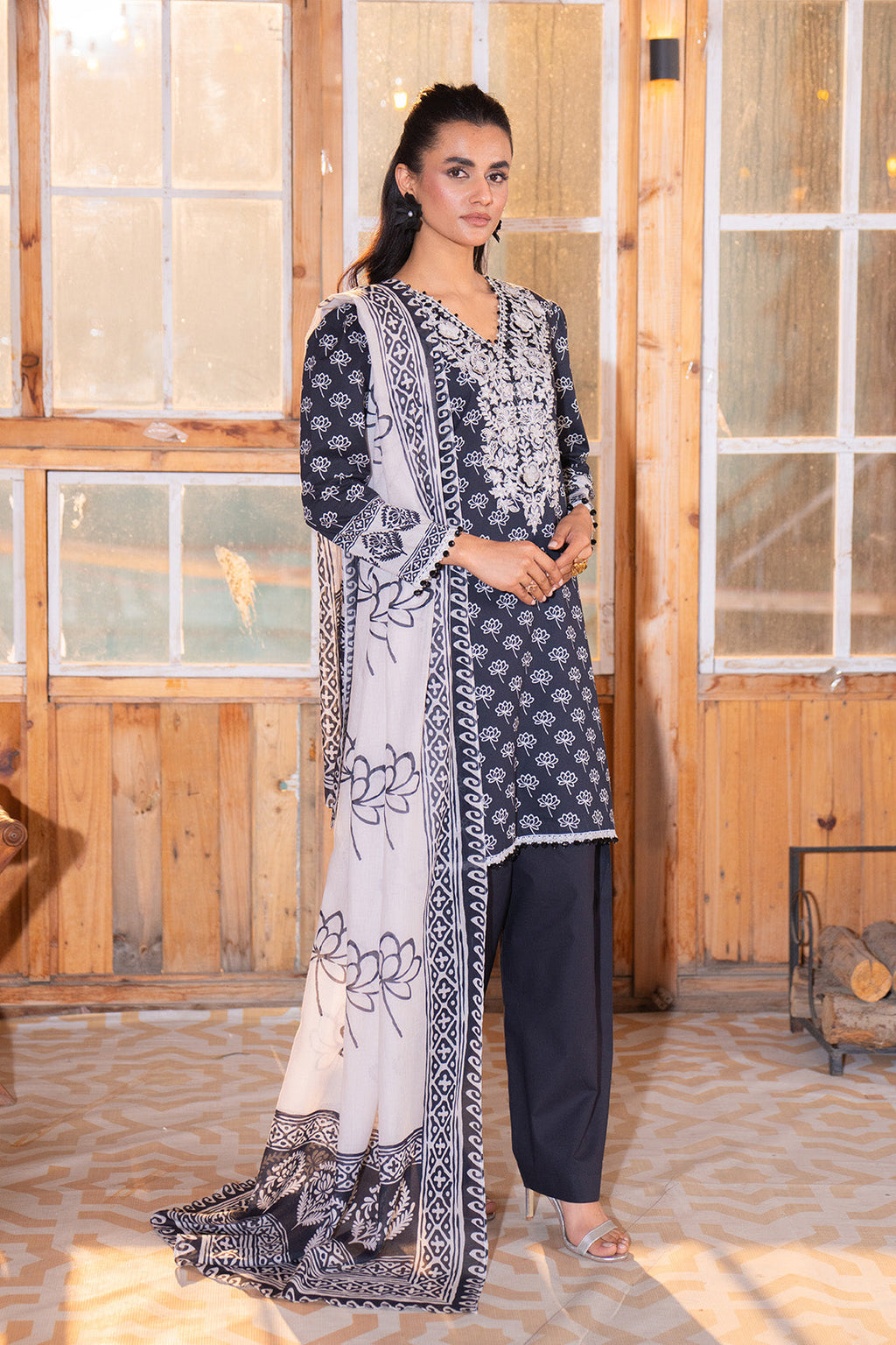 Embroidered - 3 Pc Lawn Suit (Lawn Dupatta)