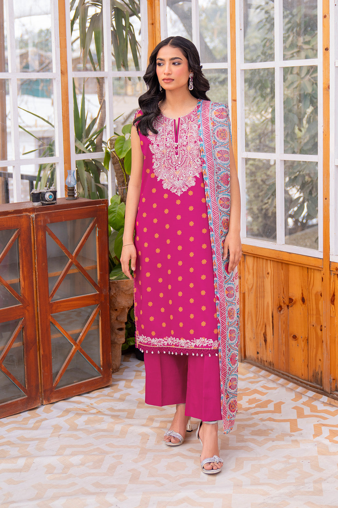 Embroidered - 3 Pc Lawn Suit (Chiffon Dupatta)