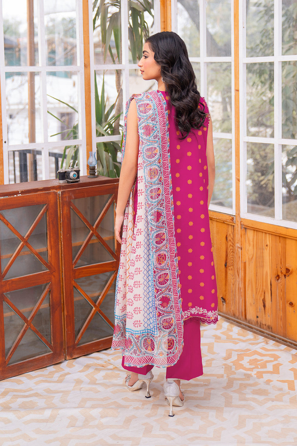 Embroidered - 3 Pc Lawn Suit (Chiffon Dupatta)