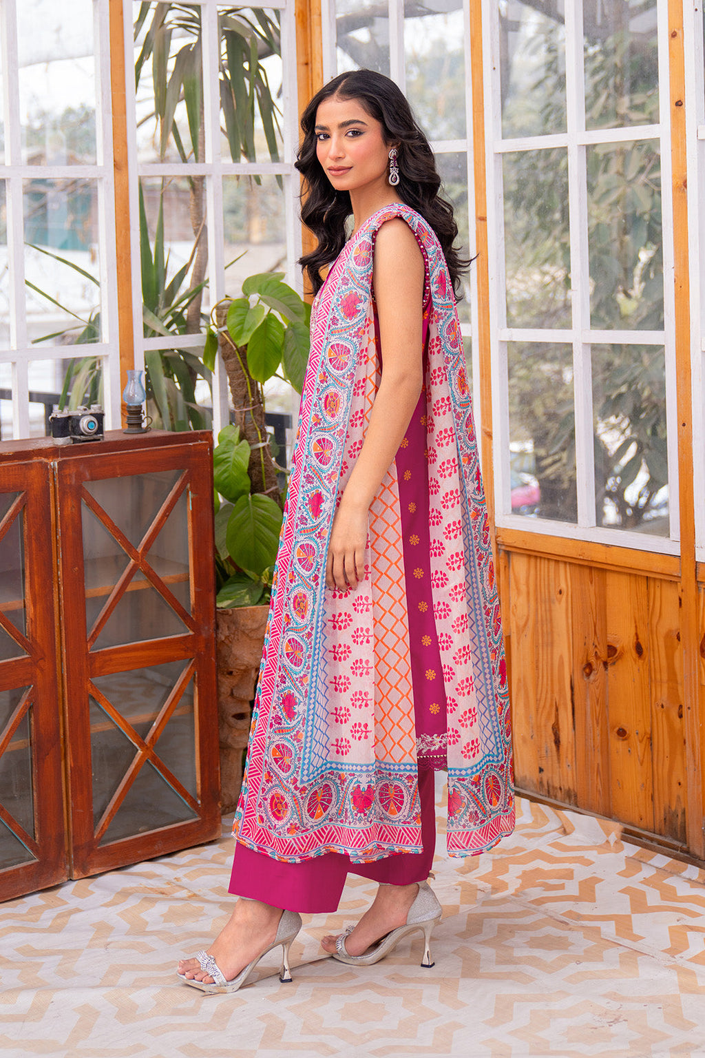 Embroidered - 3 Pc Lawn Suit (Chiffon Dupatta)