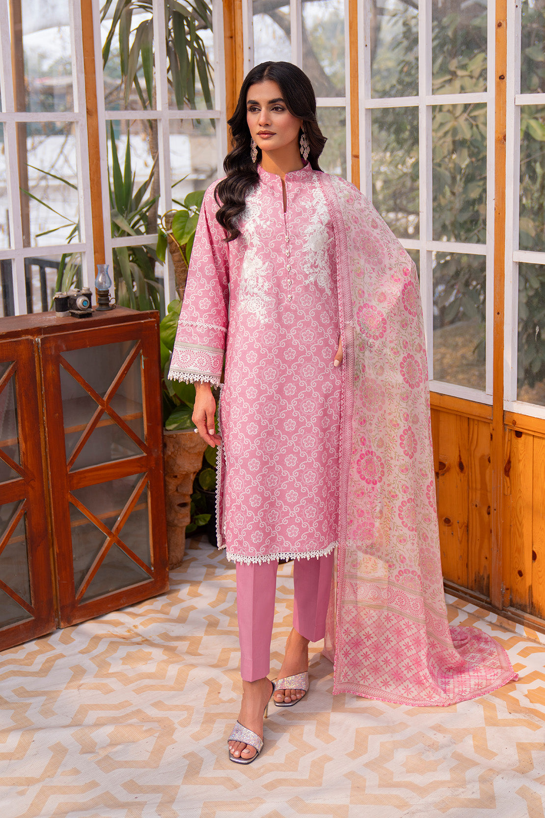 Embroidered - 3 Pc Lawn Suit (Chiffon Dupatta)