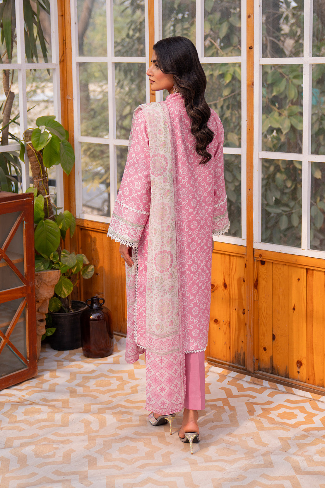 Embroidered - 3 Pc Lawn Suit (Chiffon Dupatta)