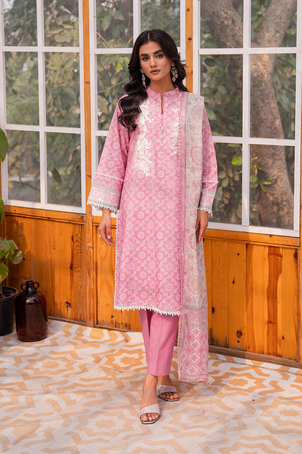 Embroidered - 3 Pc Lawn Suit (Chiffon Dupatta)