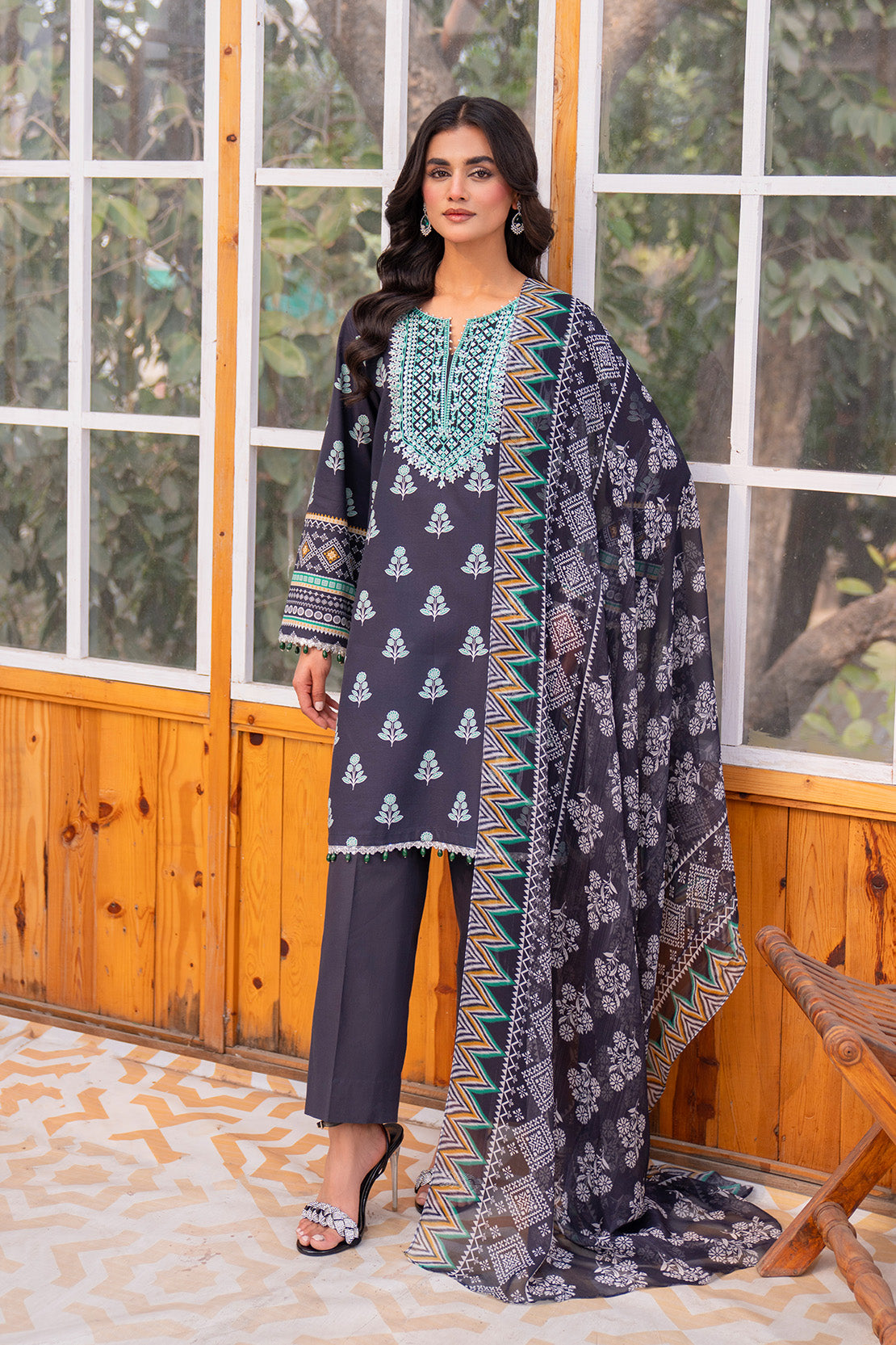 Embroidered - 3 Pc Lawn Suit (Chiffon Dupatta)