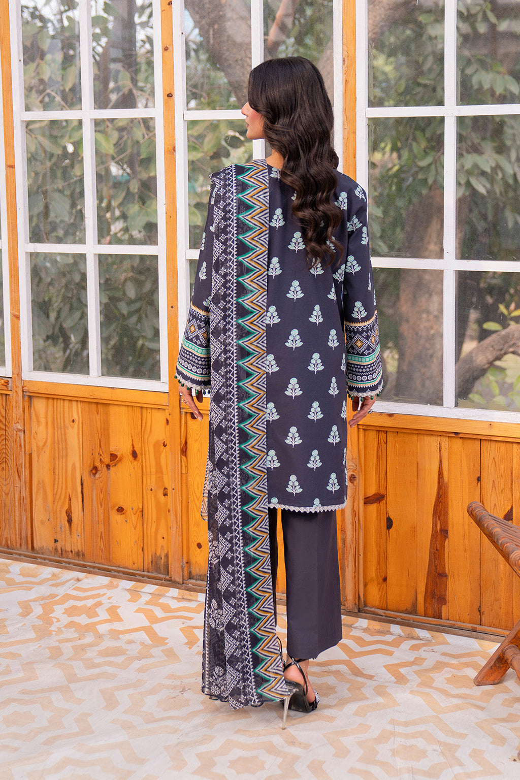 Embroidered - 2 Pc Lawn Suit