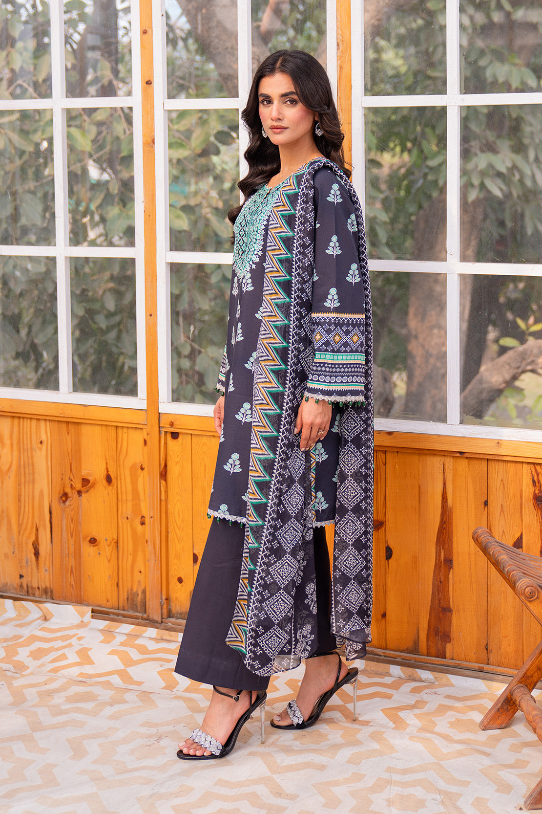 Embroidered - 3 Pc Lawn Suit (Chiffon Dupatta)