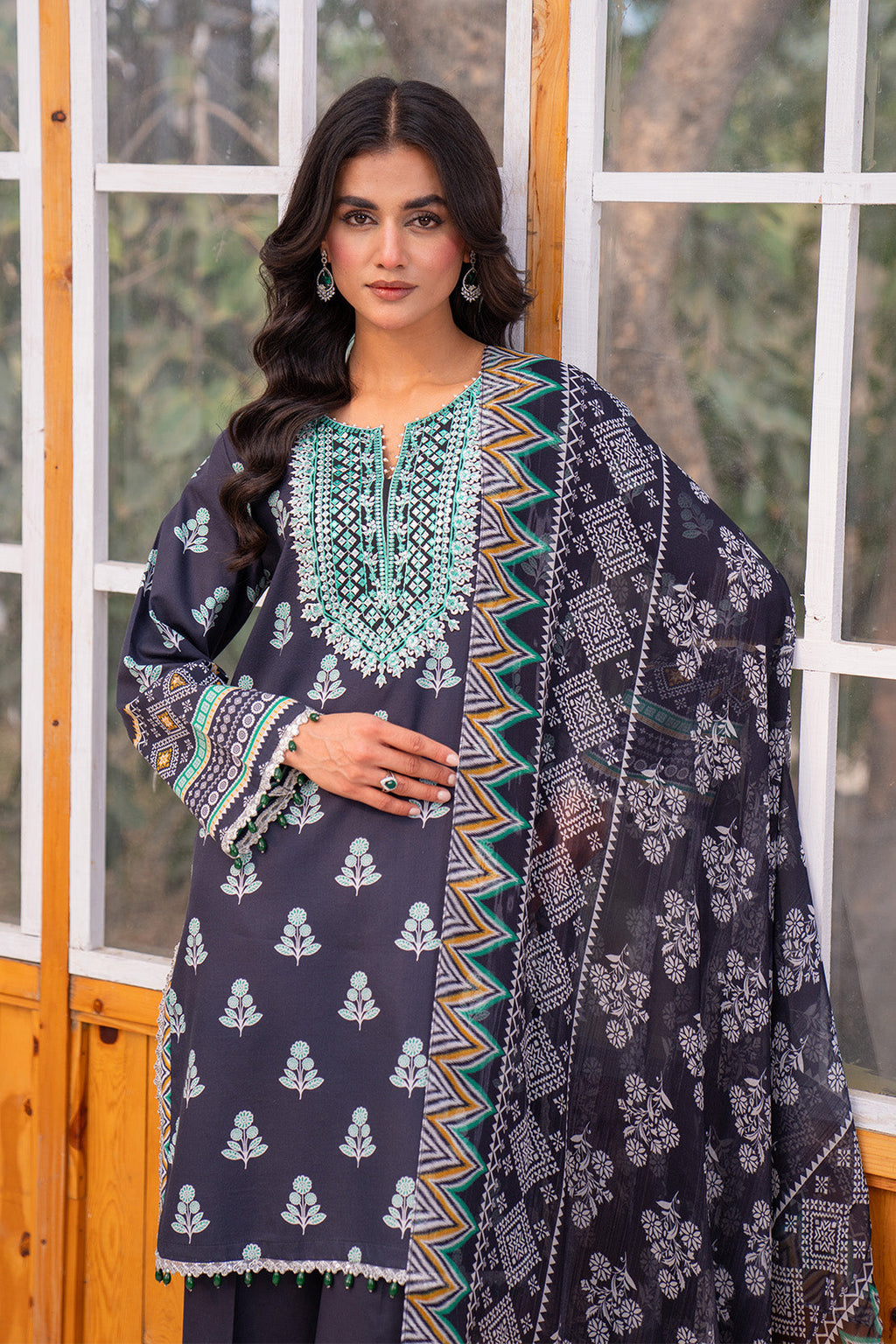 Embroidered - 3 Pc Lawn Suit (Chiffon Dupatta)