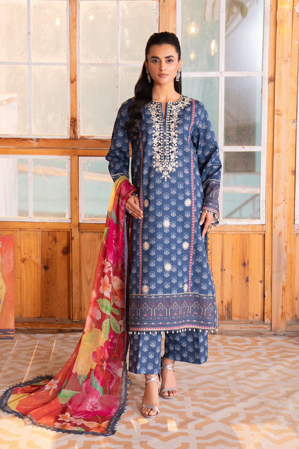 Embroidered - 3 Pc Lawn Suit (Chiffon Dupatta)
