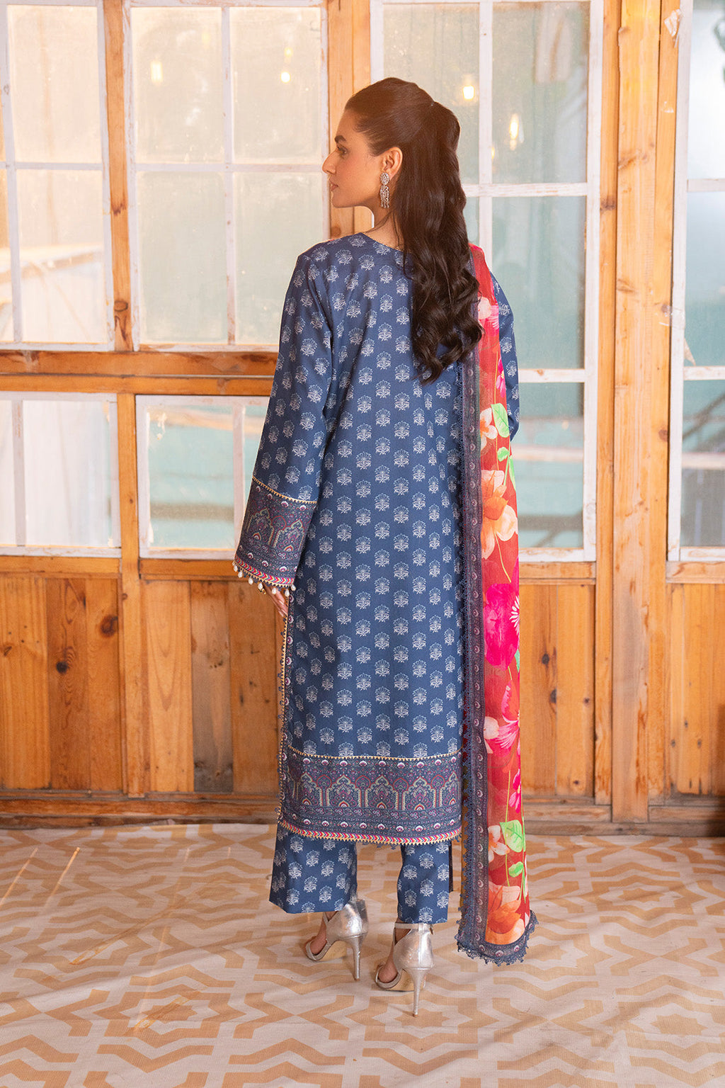 Embroidered - 3 Pc Lawn Suit (Chiffon Dupatta)