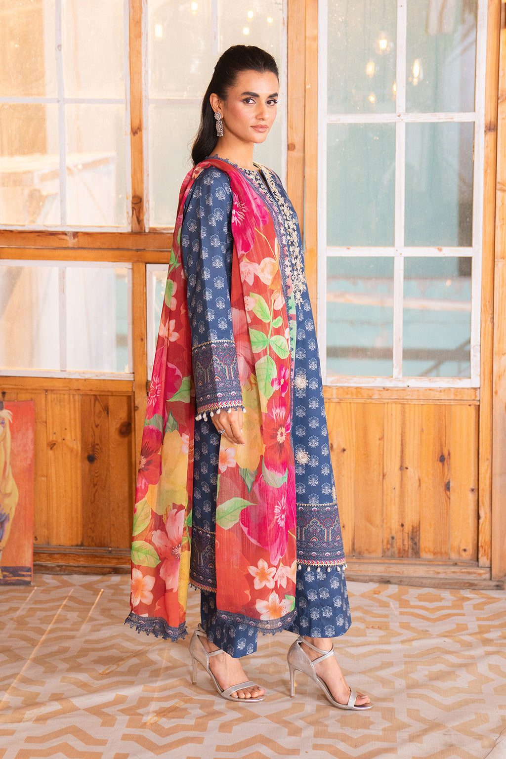 Embroidered - 3 Pc Lawn Suit (Chiffon Dupatta)