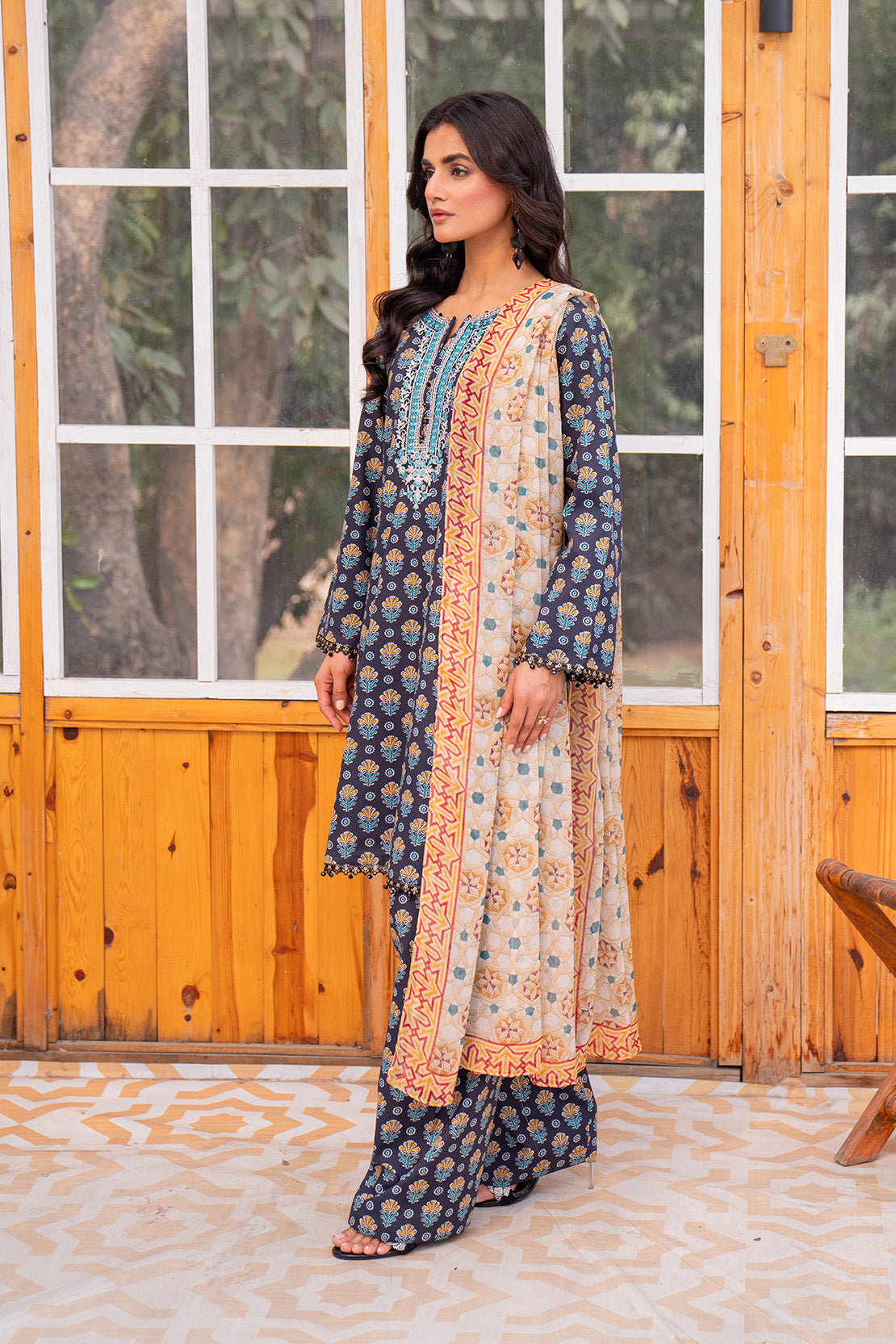 Embroidered - 3 Pc Lawn Suit (Chiffon Dupatta)