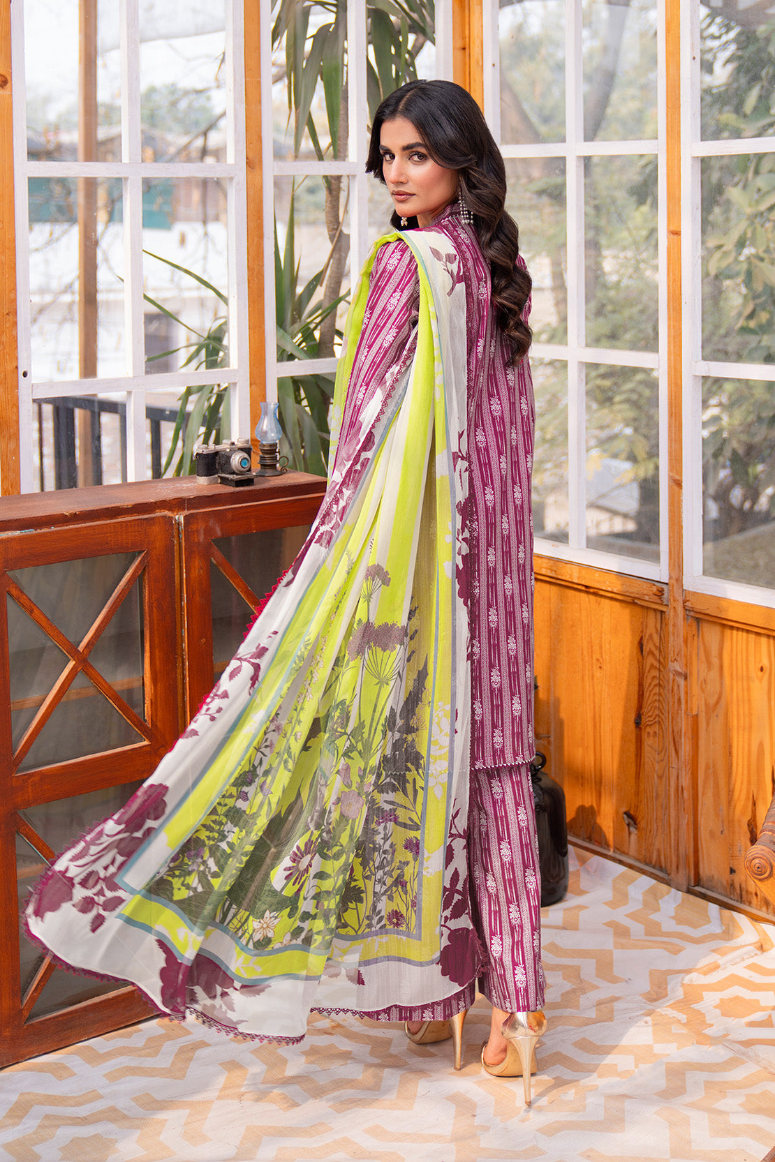 Embroidered - 3 Pc Lawn Suit (Chiffon Dupatta)