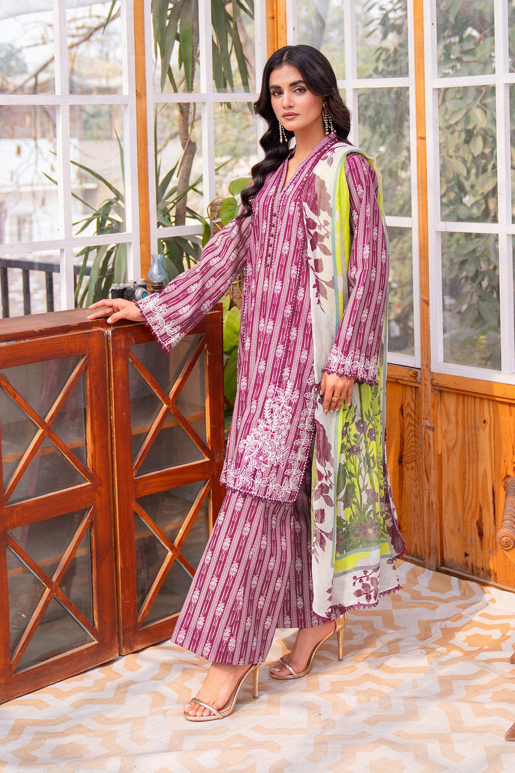 Embroidered - 3 Pc Lawn Suit (Chiffon Dupatta)