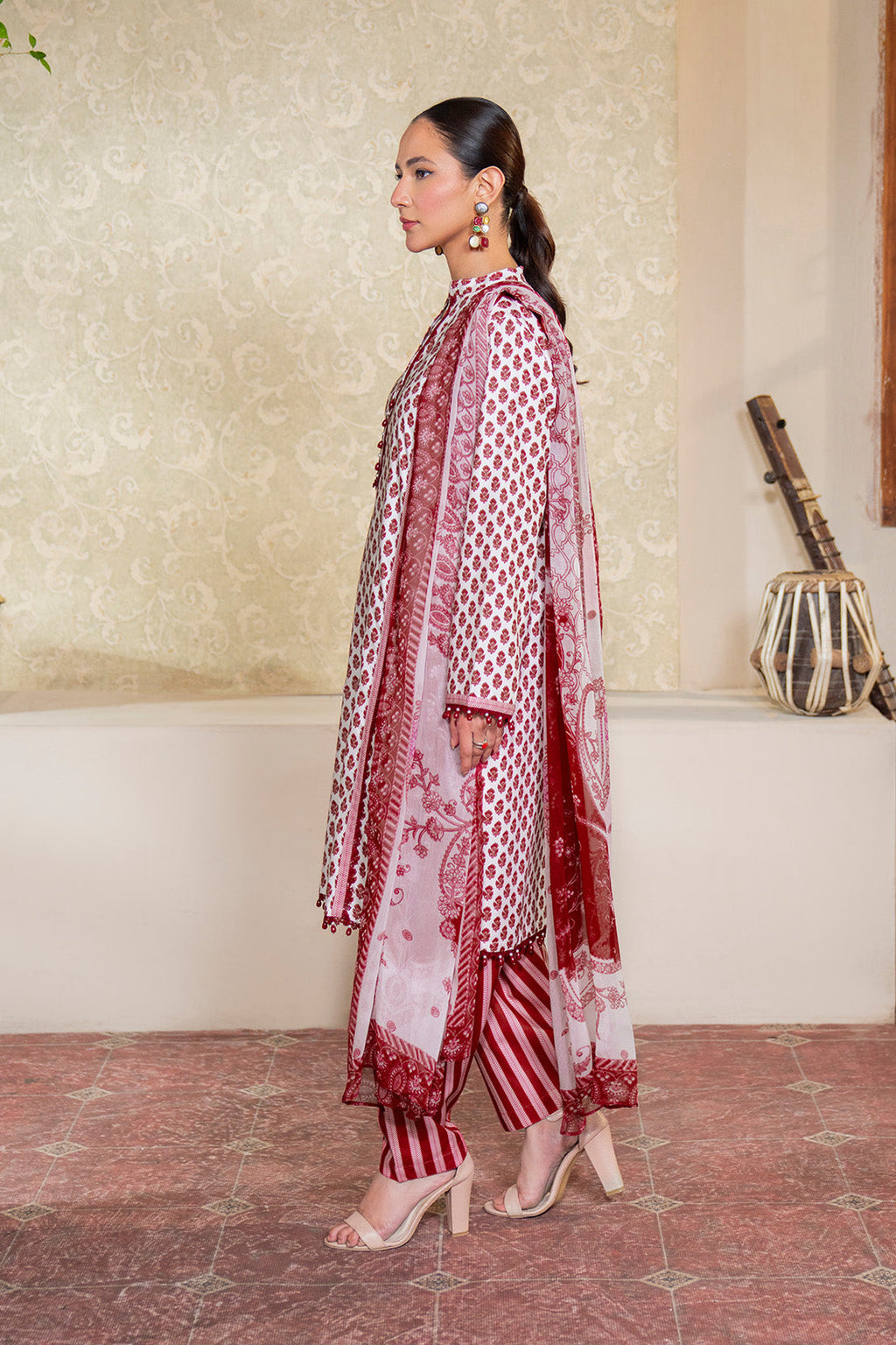 Printed - 3 Pc Lawn Suit (Chiffon Dupatta)