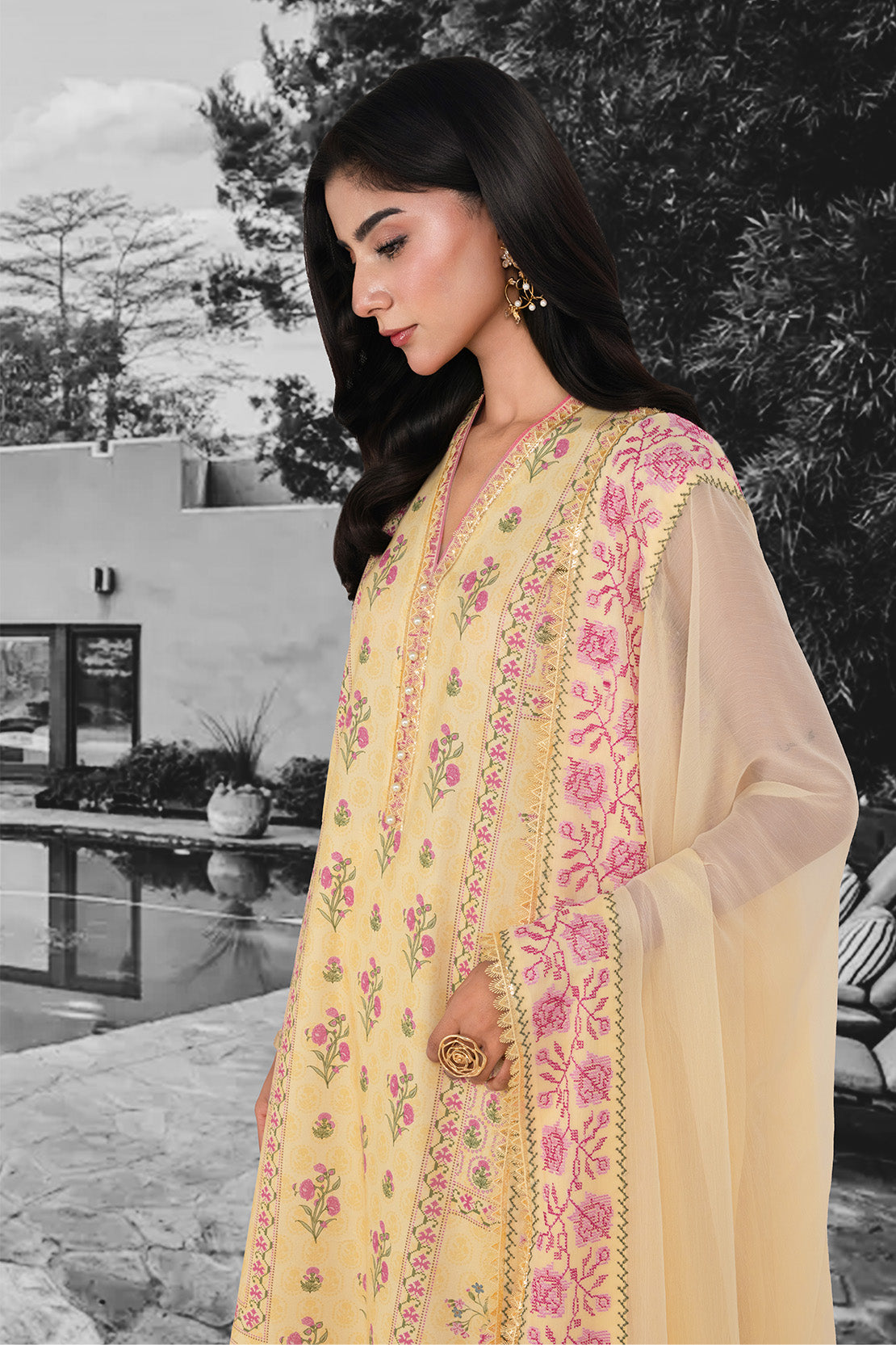 Embroidered - 3 Pc Lawn Suit (Embroidered Chiffon Dupatta)