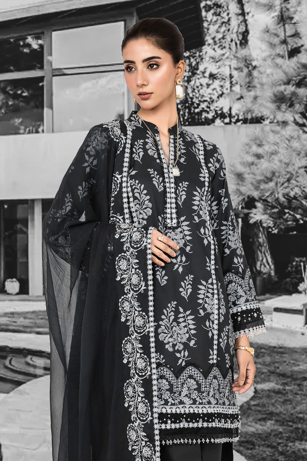 Embroidered - 3 Pc Lawn Suit (Embroidered Chiffon Dupatta)