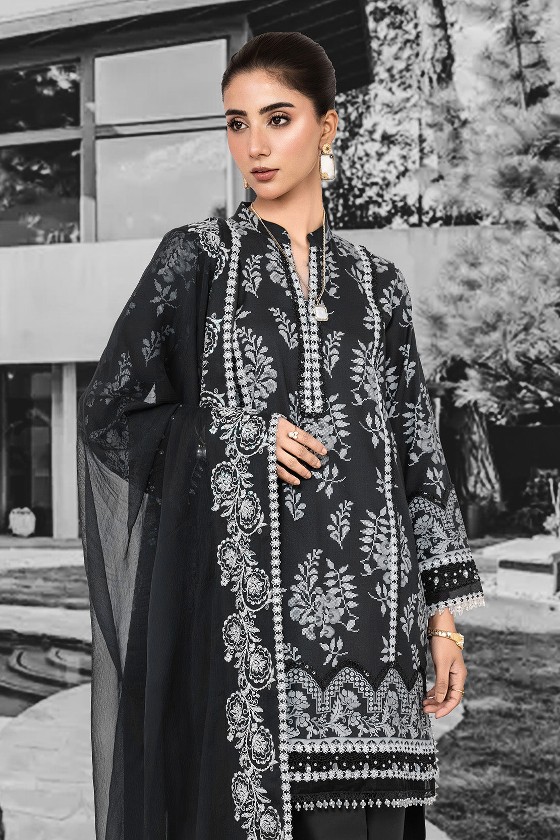 Embroidered - 3 Pc Lawn Suit (Embroidered Chiffon Dupatta)