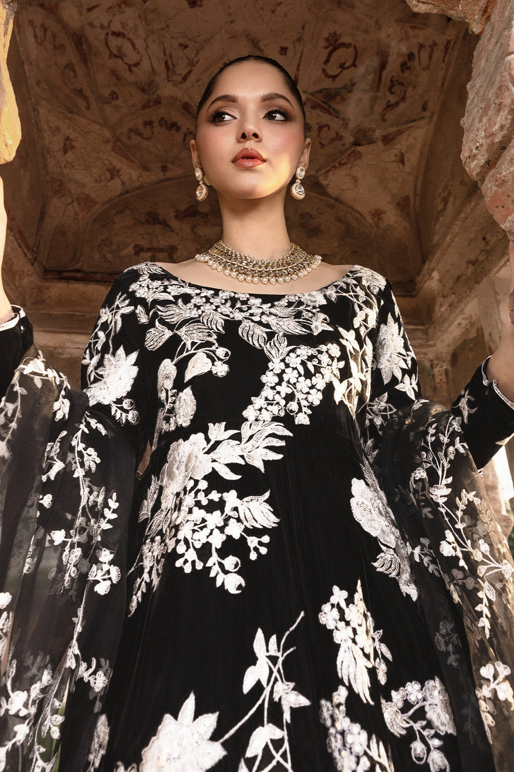 GULNAAR – 2PC VELVET & ORGANZA WEDDING FESTIVE PRET