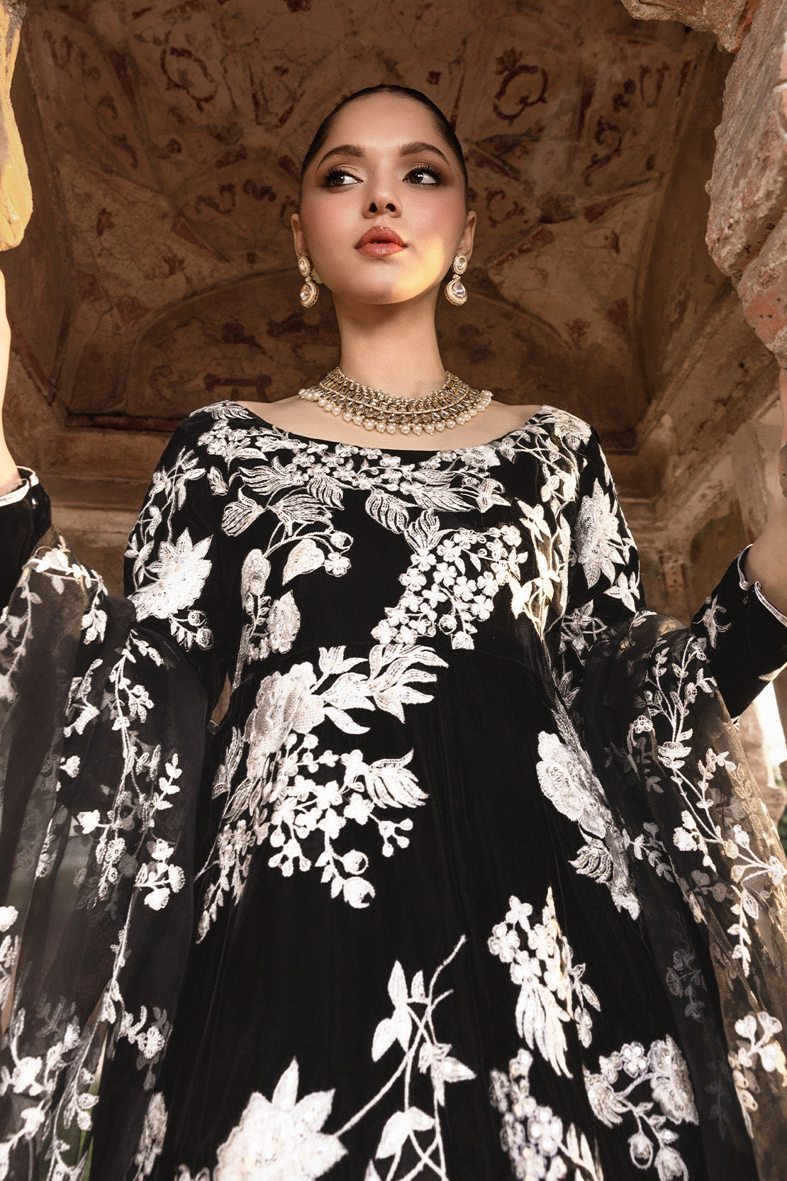 GULNAAR – 2PC VELVET & ORGANZA WEDDING FESTIVE PRET