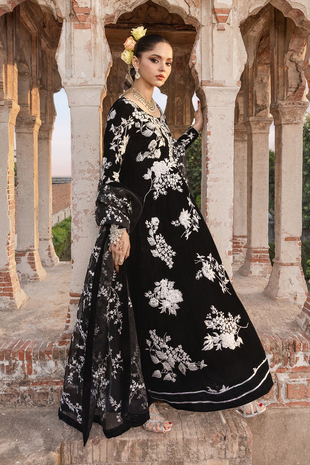 GULNAAR – 2PC VELVET & ORGANZA WEDDING FESTIVE PRET