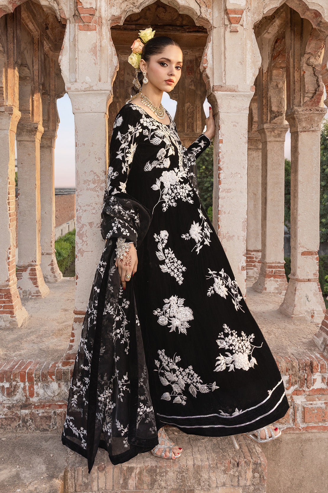 GULNAAR – 2PC VELVET & ORGANZA WEDDING FESTIVE PRET