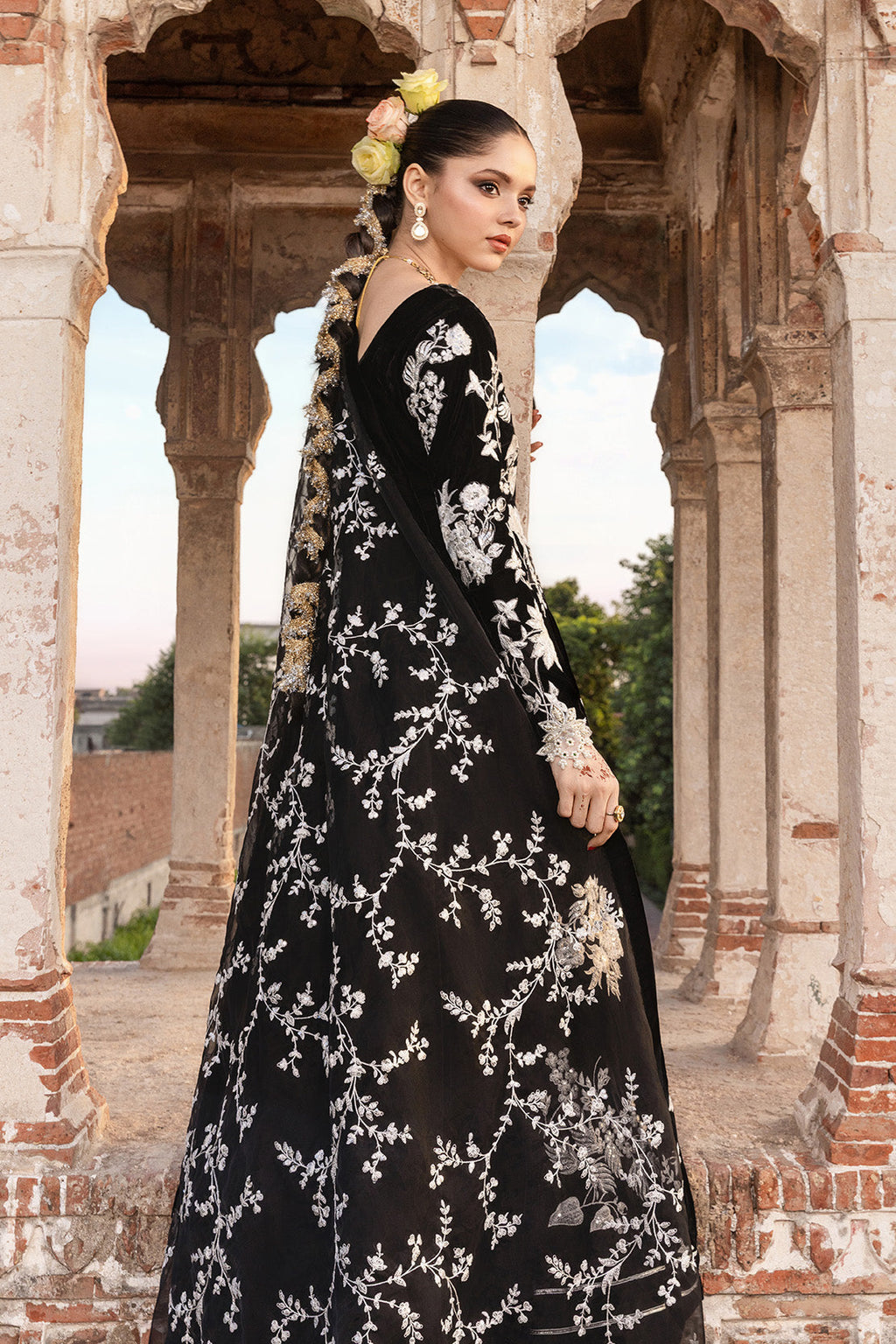 GULNAAR – 2PC VELVET & ORGANZA WEDDING FESTIVE PRET